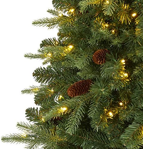 כמעט טבעי 6ft. עץ חג המולד המלאכותי של וולינגטון מראה טבעי עם 300 נורות LED ברורות וקונוסים אורנים,